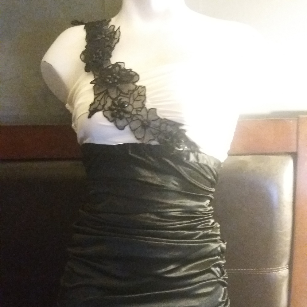 windsor ruched mini bodycon dress black and white